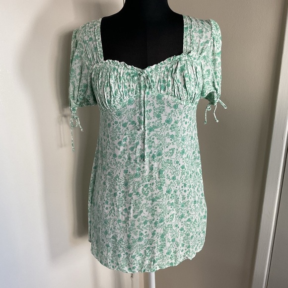 Sky To Moon Dresses & Skirts - Sky to Moon Green Floral Backless Short Sleeve Mini Dress Size M Summer Festival